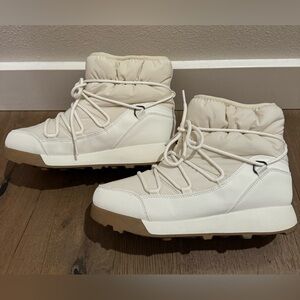 Women’s All in Motion Cara Thermolite Cream Winter Boot Size 9